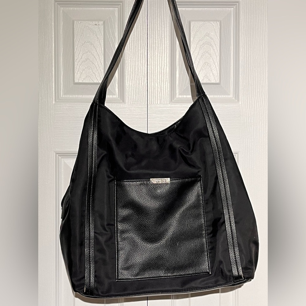 🌻🌻 3 for $30🌻🌻 Roots Black Leather Trim purse